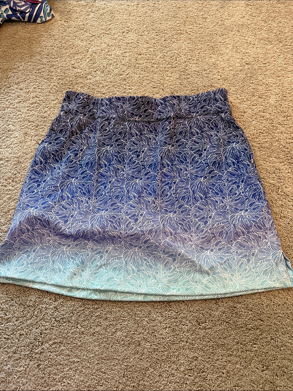 Vineyard Vines Blue to Aqua Ombre Leaf-Print Mini Skirt